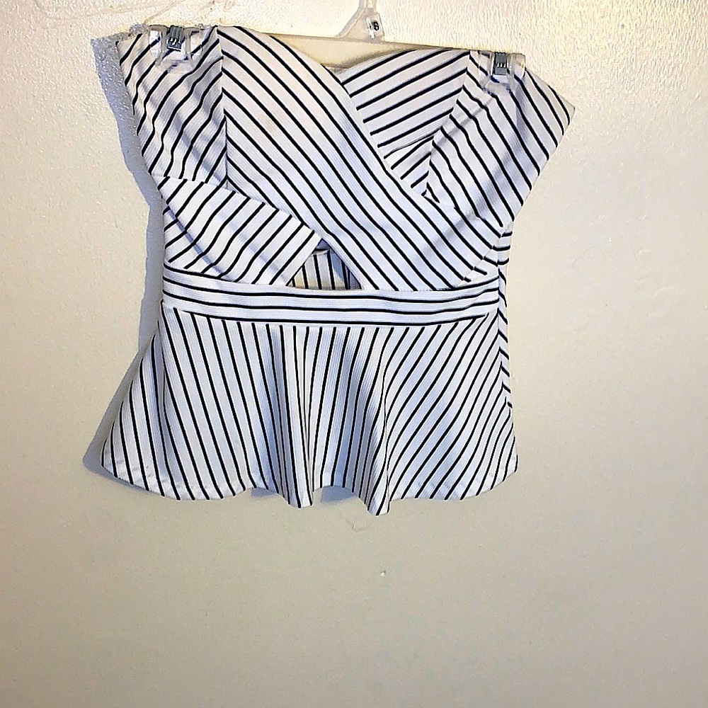 Strapless, fitted little top!